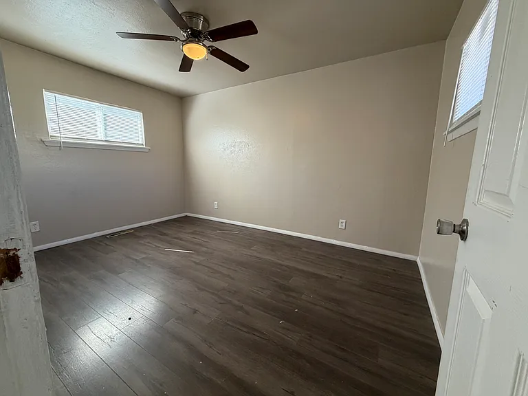 1100-1104 Palomas Dr SE — Photo 9