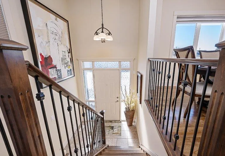 544 Rocky Vista Gdns NW — Photo 2