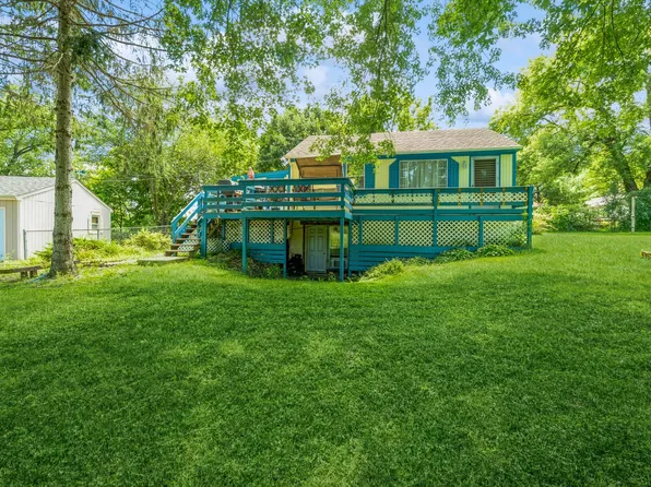 111 Cedardel St, McHenry, IL 60051