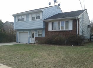 31 N Washington Ave, Colonia, NJ 07067