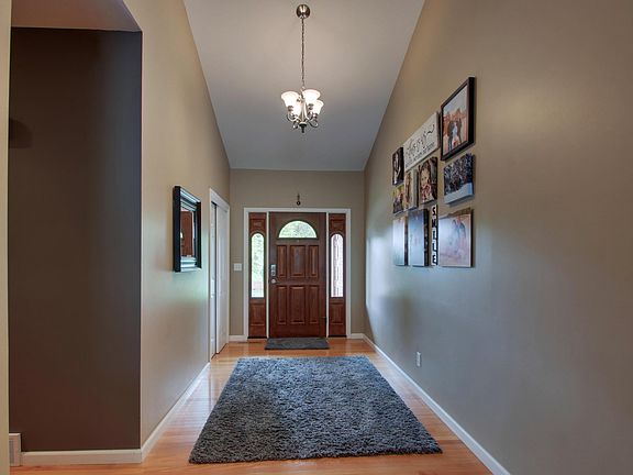 2nd image of 5415 Glencrie Dr