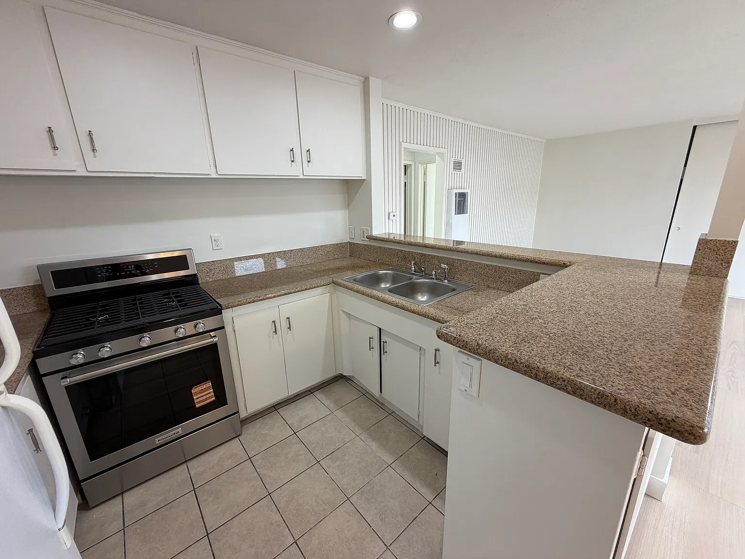 2 bed, 1.5 bath, 1000 sqft, $2,985 — Photo 1