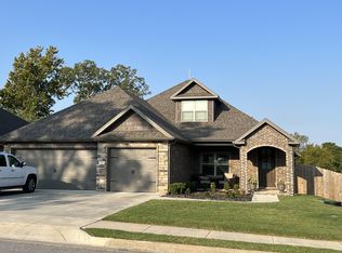 1101 Sycamore St, Cave Springs, AR 72718