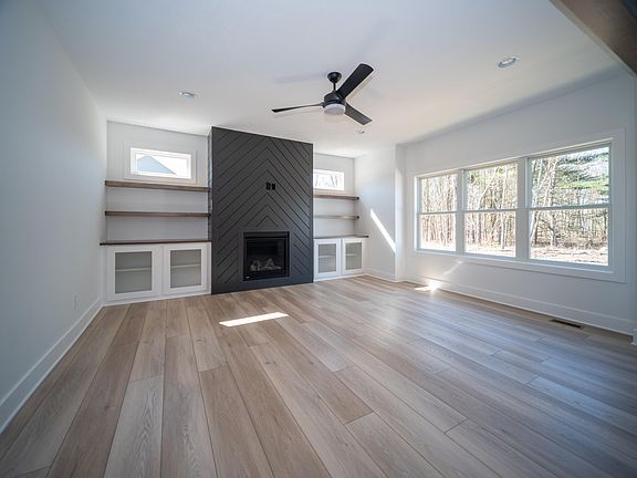 4th image of 5368 Bradley Ct