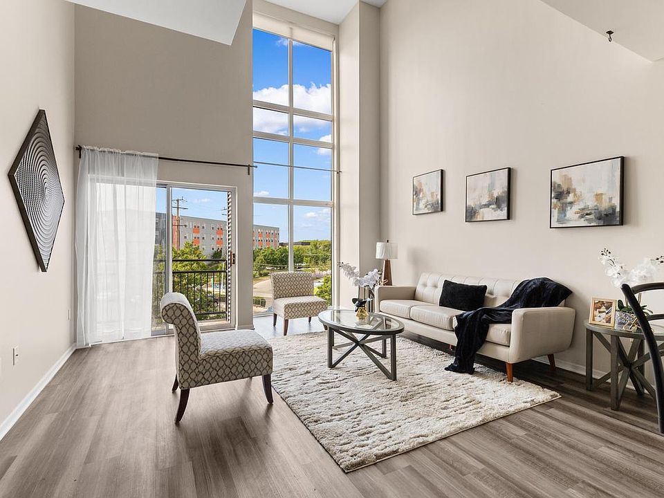 1st image of 2121 S Kinnickinnic AVENUE #110