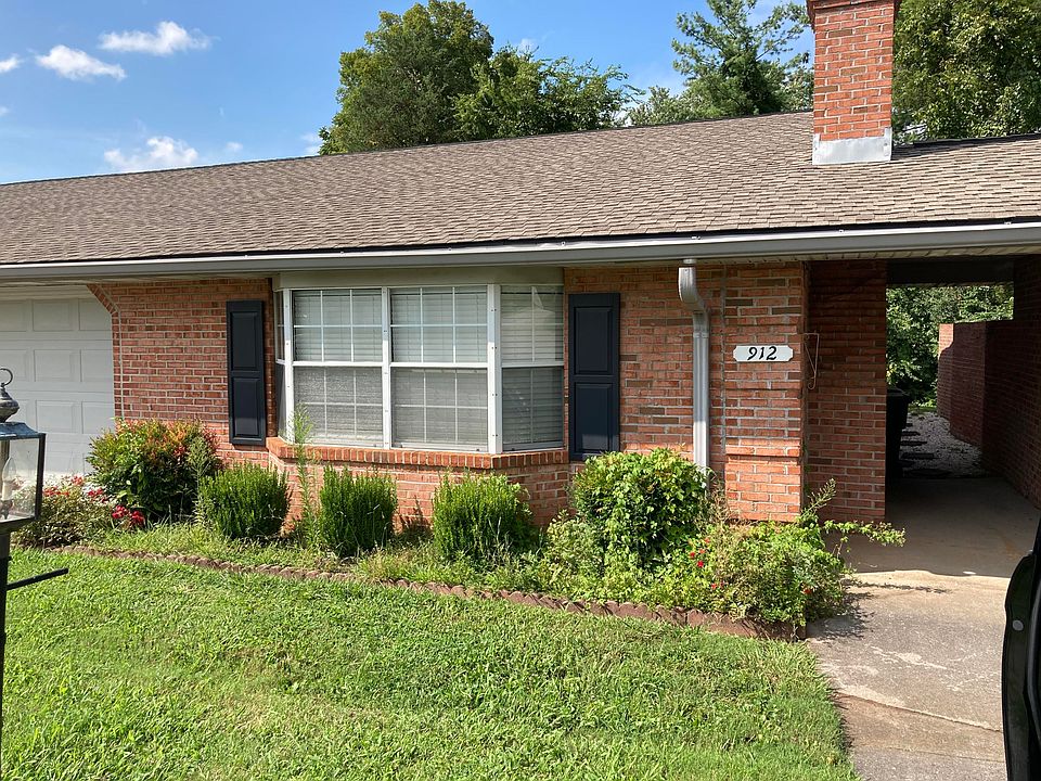 1st image of 912 Windridge Dr