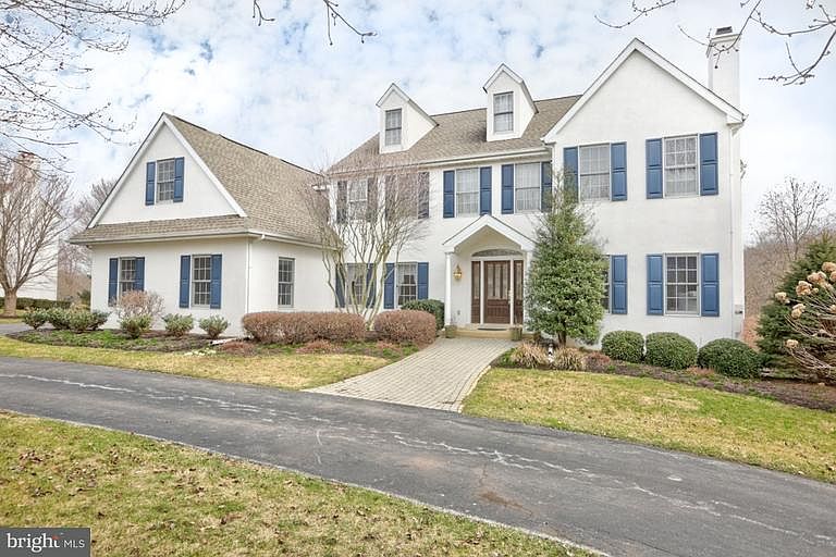 1st image of 105 Twin Creek Dr