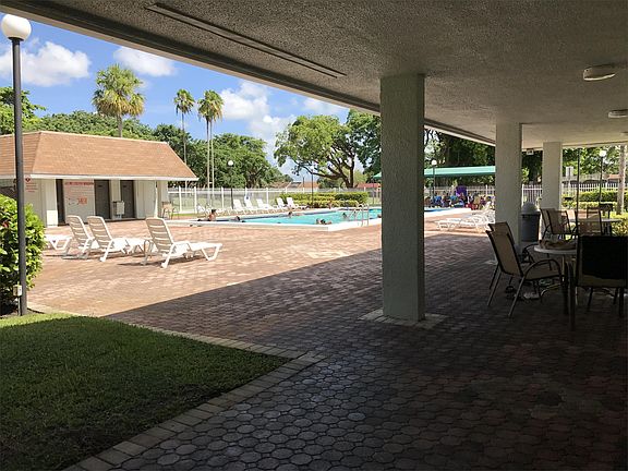 4th image of 5510 Lakewood Cir N APT 514