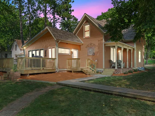 1221 10th St E, Menomonie, WI 54751