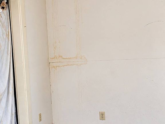 4th image of 1805 Johnson St