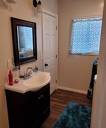 5th image of 10344 Weigand Ave
