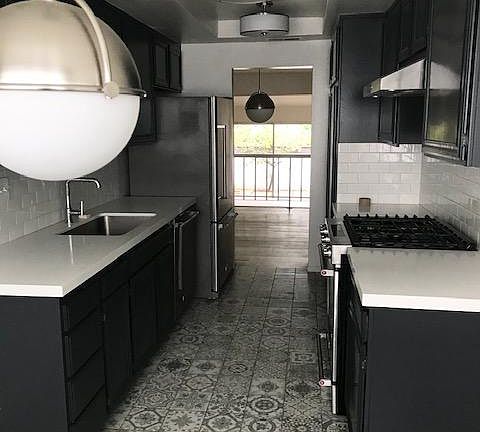 3rd image of 1576 Palisades Dr