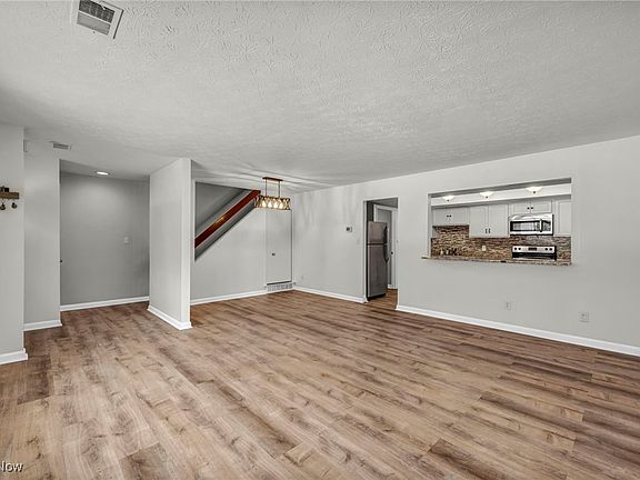 4th image of 3133 Bay Landing Dr