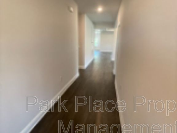 3rd image of 104 London Cir