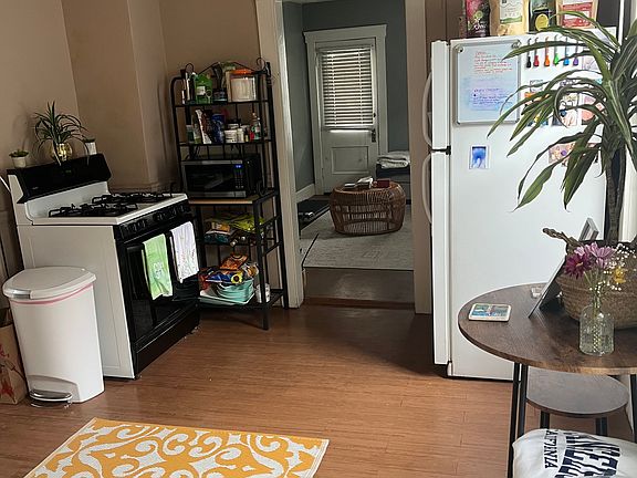 4th image of 2527 Thurman Ave #1