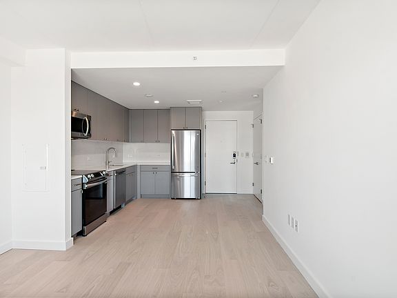 4th image of 445 Gerard Ave APT 413