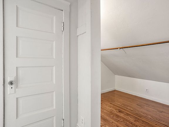 5th image of 825 Park Ave #1/2