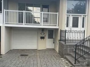 3589 Birchmeadow Cres, Mississauga, ON L4Y3R8