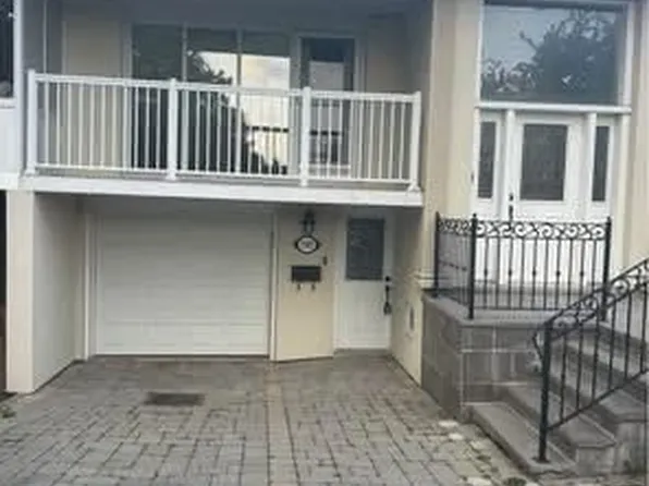 3589 Birchmeadow Cres, Mississauga, ON L4Y 3R8