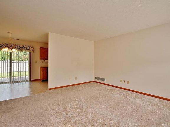 4th image of 127 Sweet Gum Dr