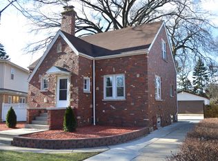 32 Forbes Rd, Riverside, IL 60546