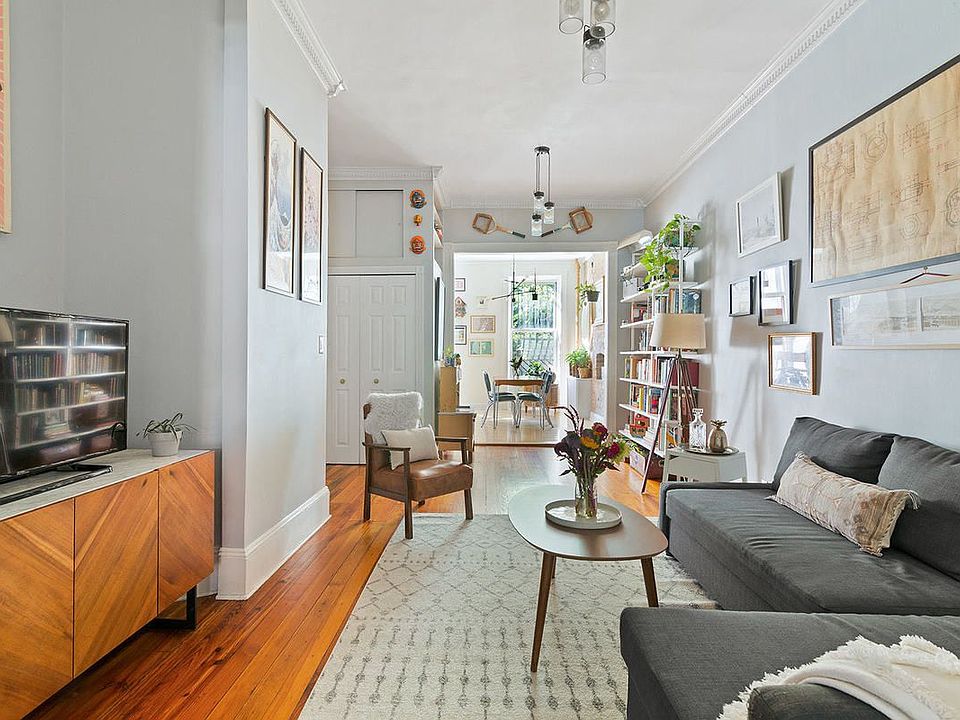 1st image of 690 De Graw St #1