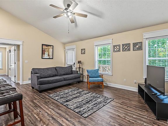5th image of 109 Ridgeview Dr