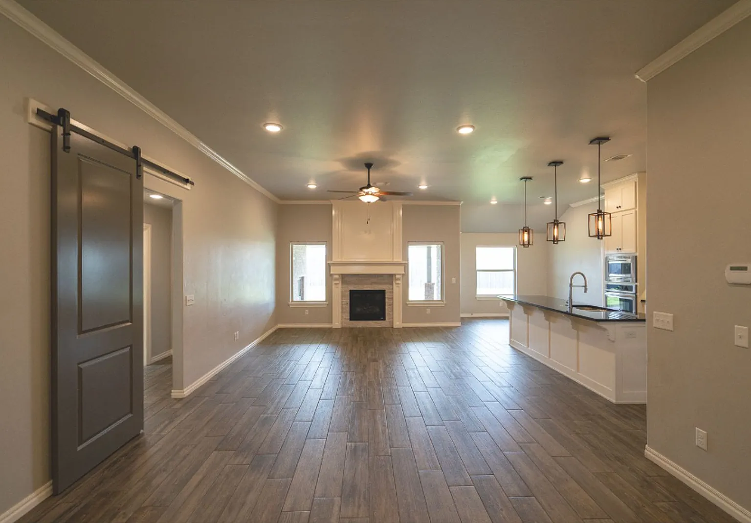 Gorgeous 4 Bed 2 bath Home in Moore! — Photo 3