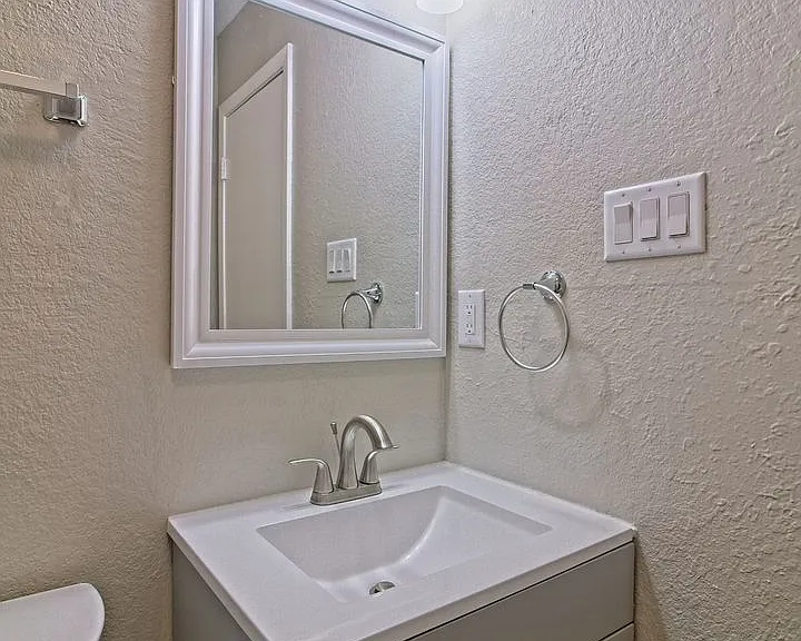 401 Hedgewood Dr #C — Photo 20
