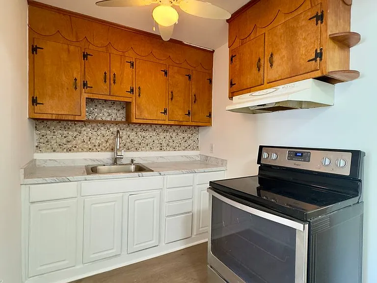 8252 Longpoint Rd — Photo 10