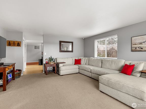 4th image of 1311 E Island Lake Drive