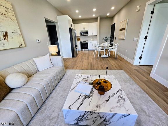 4th image of 450 Washington Ave #205