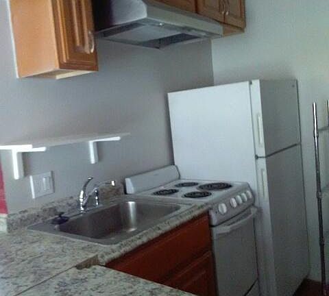 4th image of 8 Cedar Ln