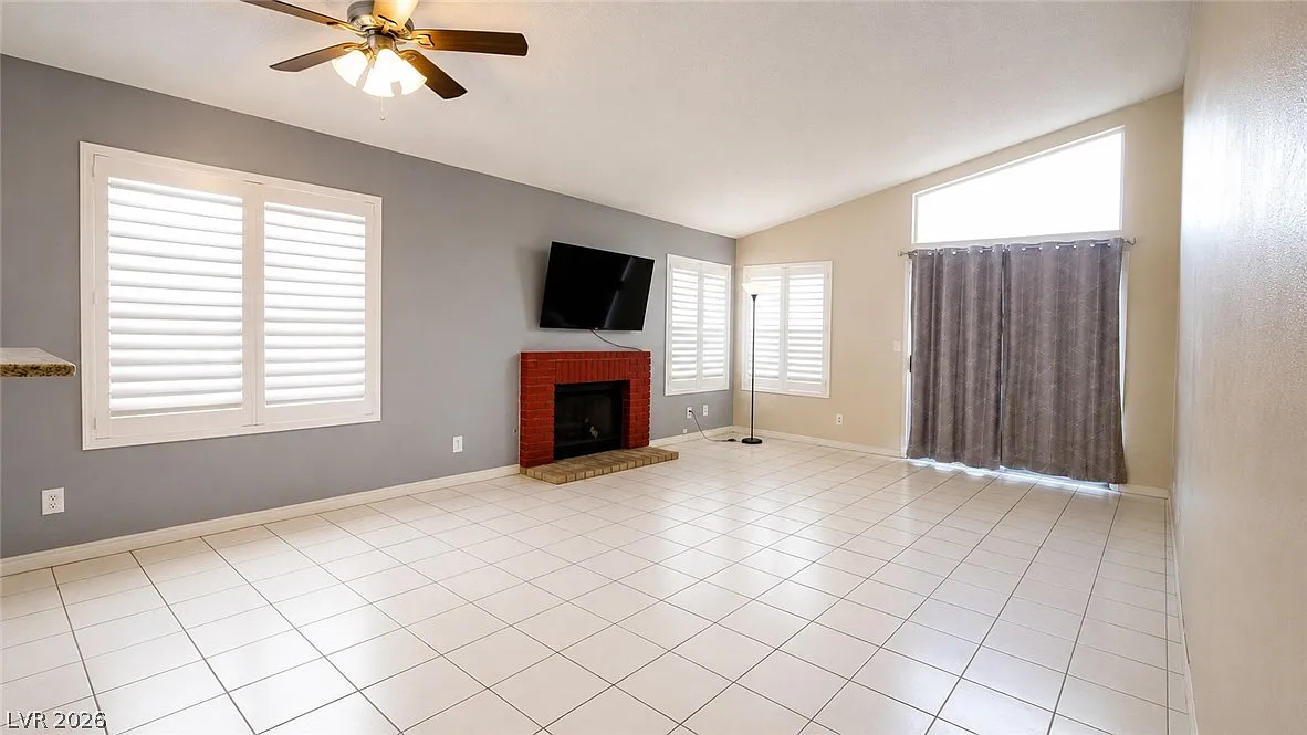 2 bed, 2.0 bath, 1135 sqft, $2,075 — Photo 2