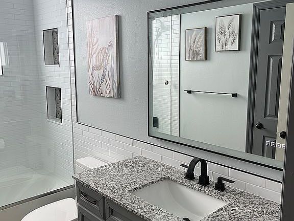 2023 Renovated Guest Bath