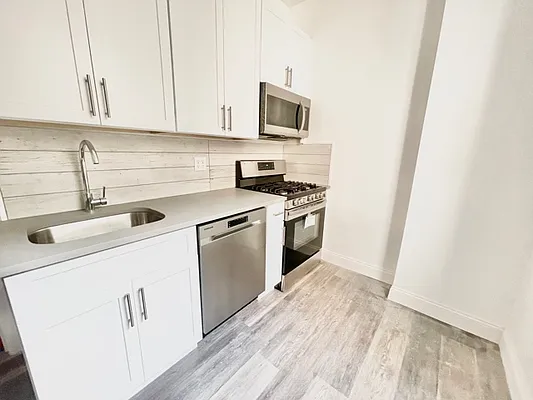 Rented by Bohemia Realty Group | media 13