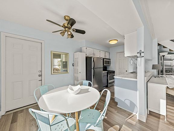 3rd image of 15932 76th Ave #10