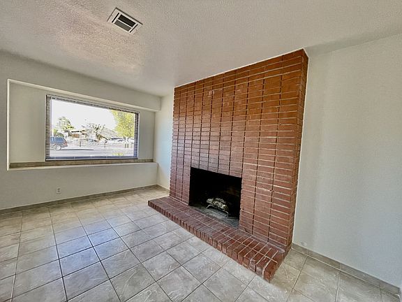 3rd image of 1928 E Oakey Blvd