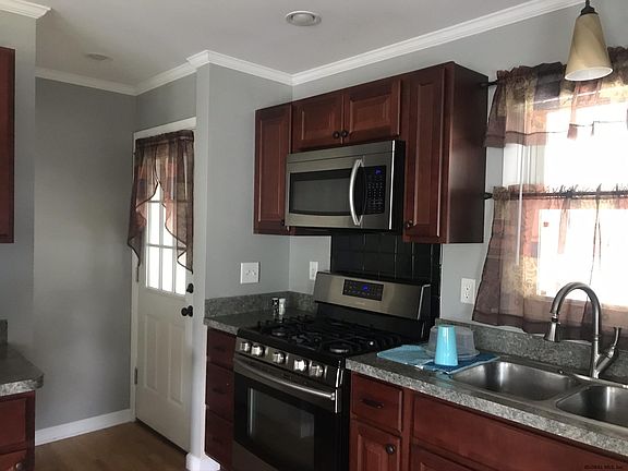 5th image of 16 Jackson Ave