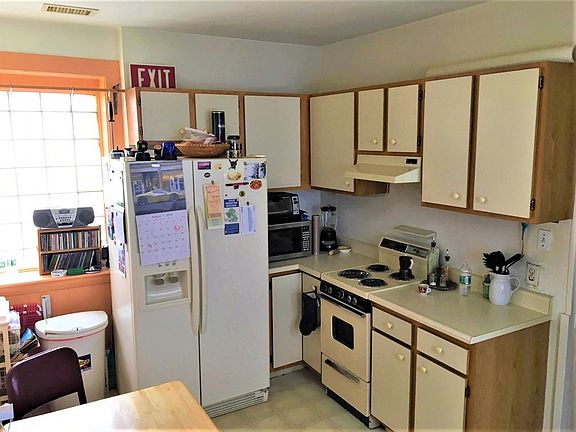 2nd image of 391 Langley Rd #2