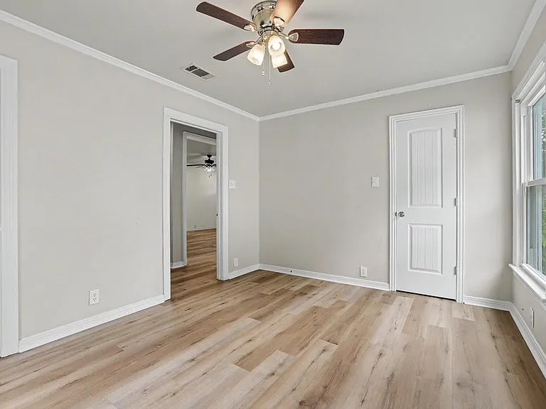 1112 N Lockhart St — Photo 26