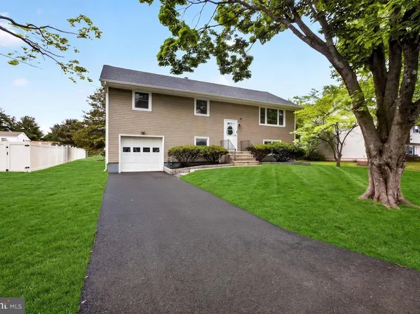 216 Sunset Ave, Hightstown, NJ 08520