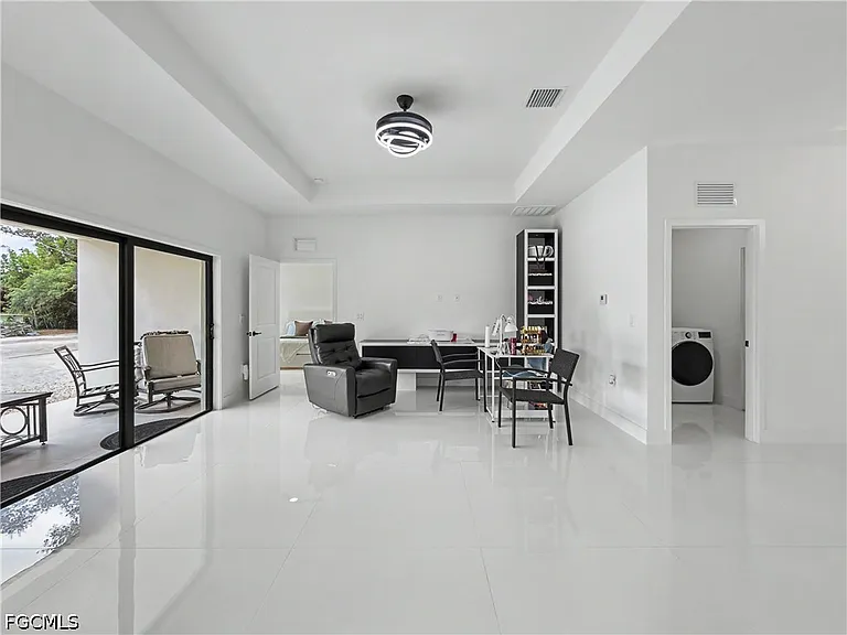 402 Thompson Ave — Photo 13