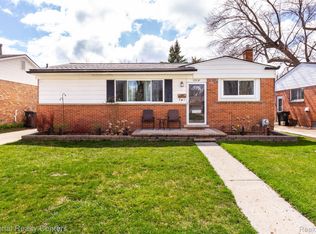22520 Raymond St, Saint Clair Shores, MI 48082