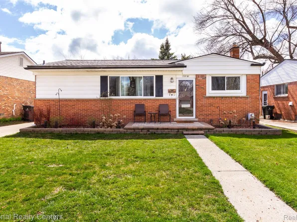22520 Raymond St, Saint Clair Shores, MI 48082