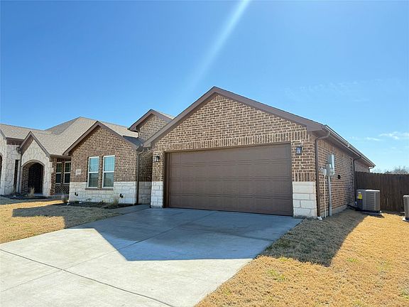 3rd image of 1215 Brad Kellar Dr