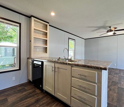 4th image of 12 Midway Dr