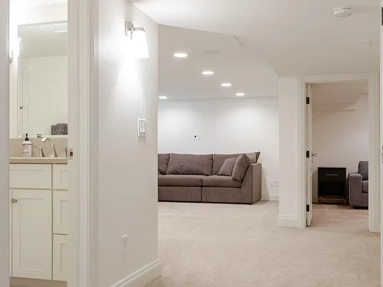 590 S Williams St — Photo 25