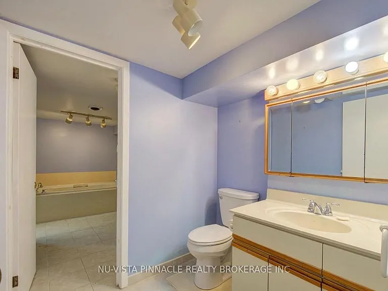 530 Huron St — Photo 16