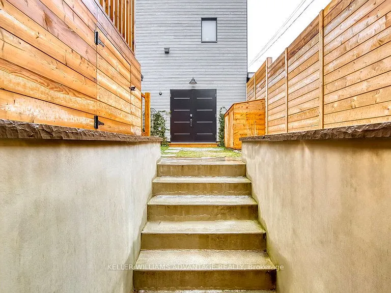 325 Perth Ave #LOWER — Photo 22